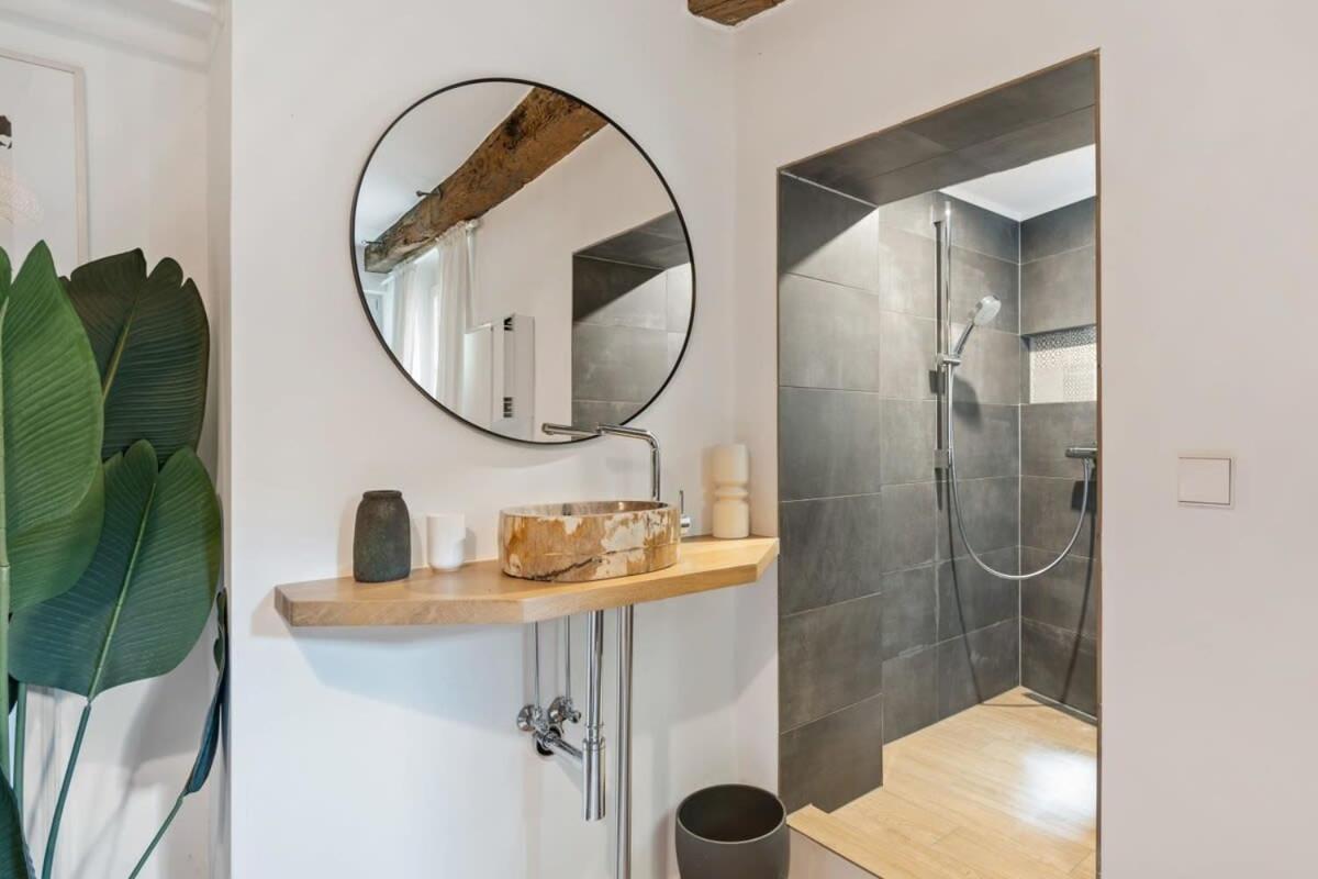 Elegant 1br Retreat In Peaceful Grund Luxemburg